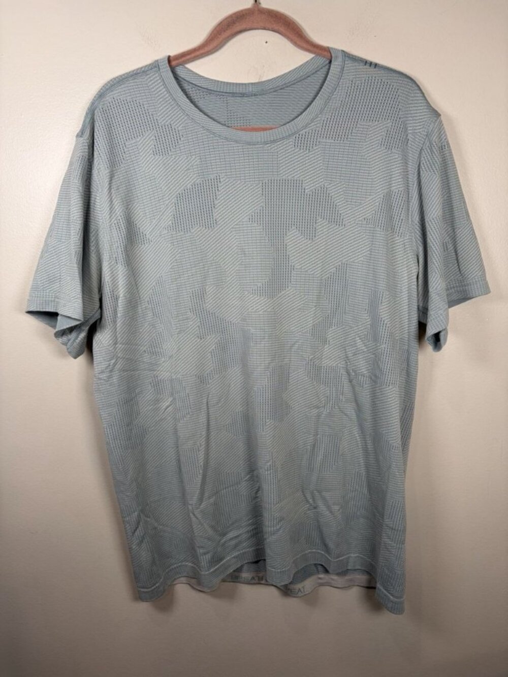 Lululemon Metal Vent Breathe Repeat Shirt Size 2XL Short Sleeve Black Camo